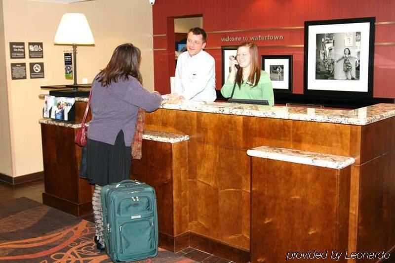 Hampton Inn & Suites Watertown Interior foto