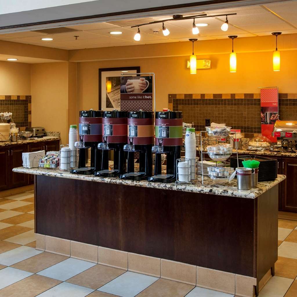 Hampton Inn & Suites Watertown Restaurant foto